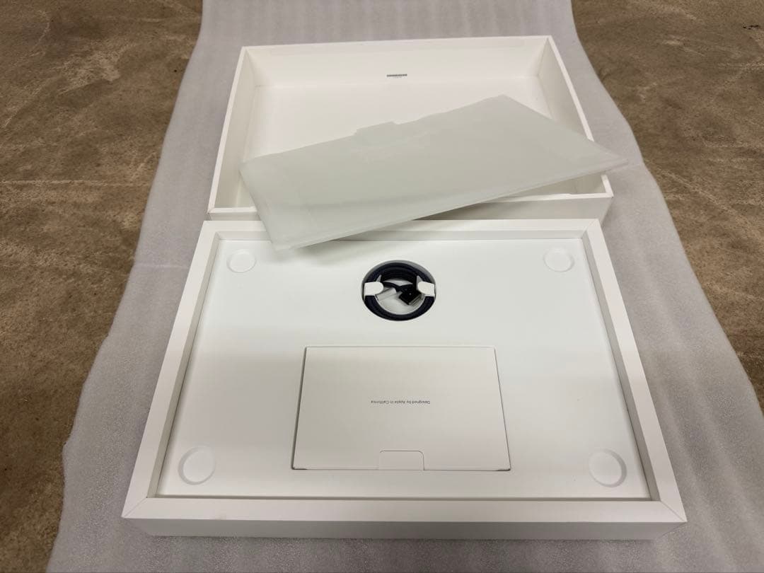 【極美品】MacBook Air 15インチ M4 16GB 256GB 特典付