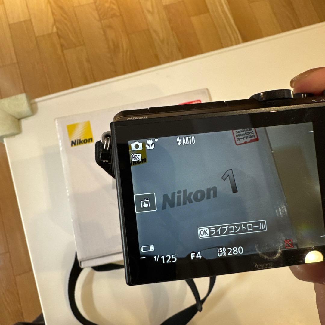 値下げ中！Nikon 1 J5 ミラーレスカメラ　自撮りカメラ