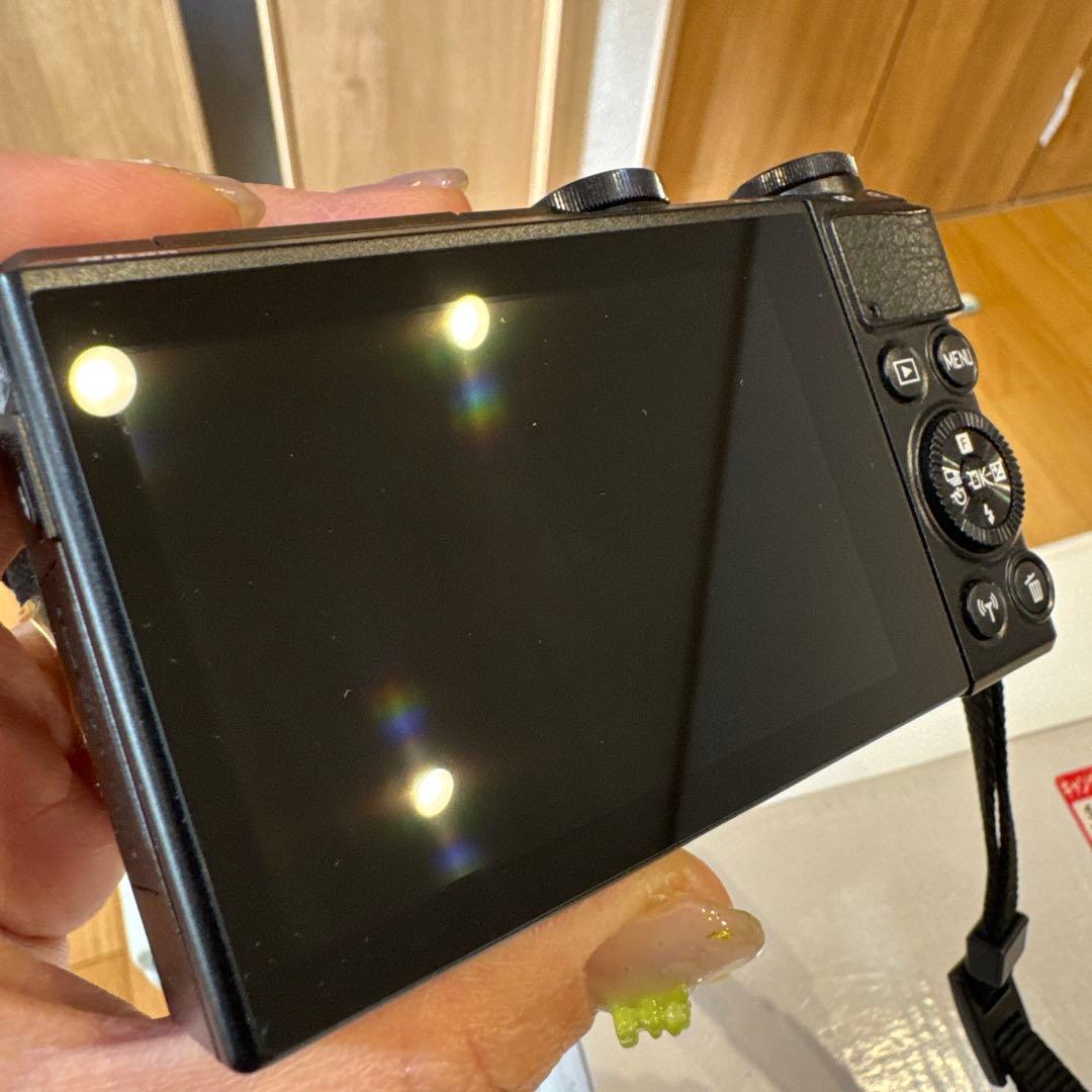 値下げ中！Nikon 1 J5 ミラーレスカメラ　自撮りカメラ