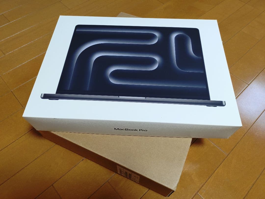 美品　Macbook Pro (M3Pro) 16in ブラック おまけ付き