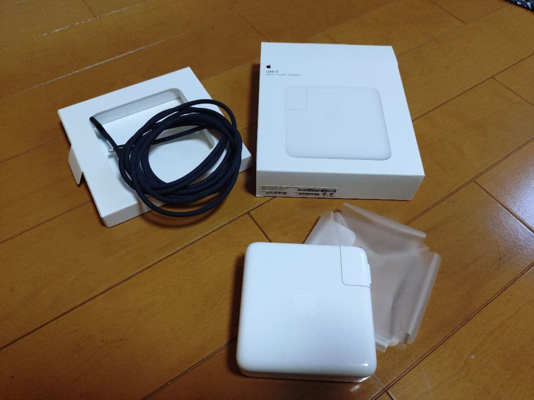 美品　Macbook Pro (M3Pro) 16in ブラック おまけ付き