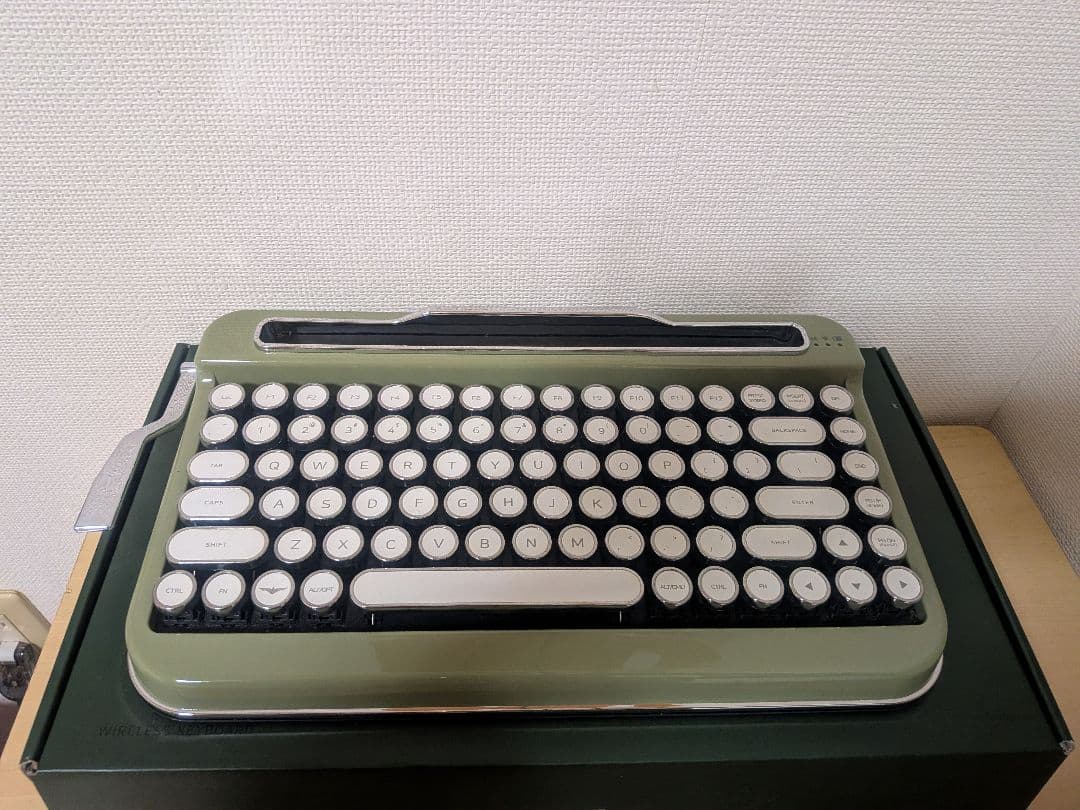 PENNA レトロタイプライター風キーボード（ワイヤレス）