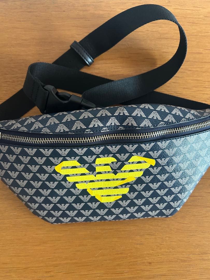 エンポリオアルマーニ ボディバッグ ネイビー/イエロー エンポリオアルマーニ ボディバッグ ネイビー/イエロー エンポリオ