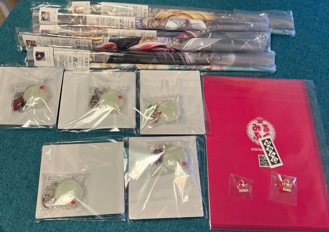 C107 みるくふぁくとりー新作タペストリーセット 5種類CD キーホルダー