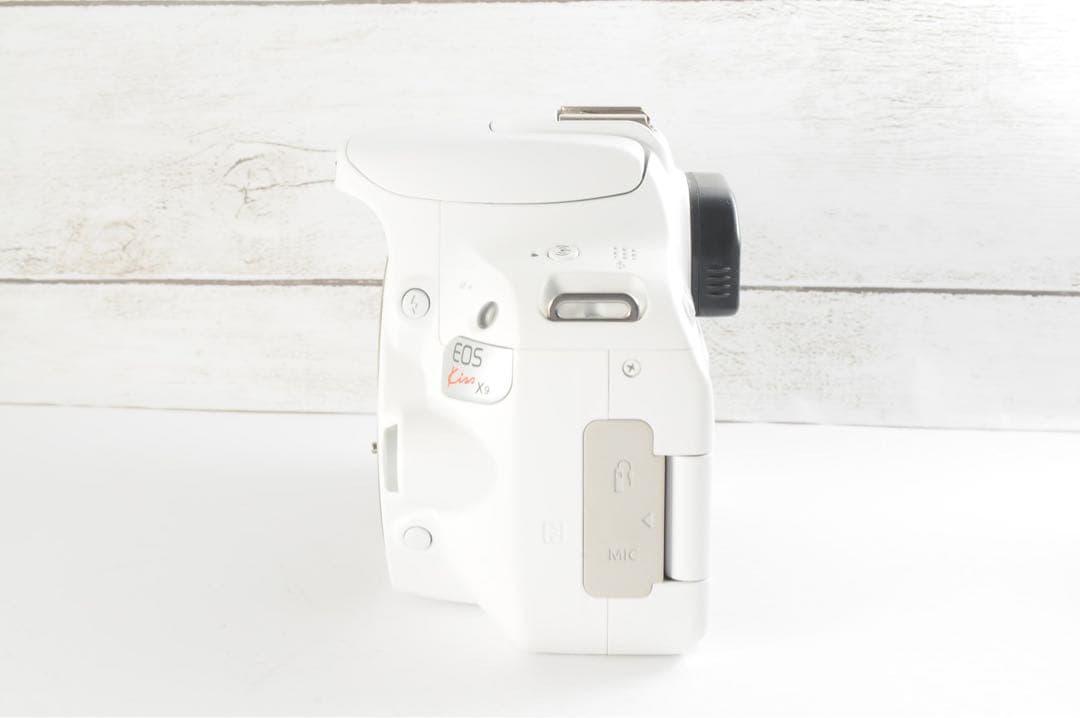 ❤️希少ホワイト❤️Wi-Fi &自撮り❤️Canon kiss X9