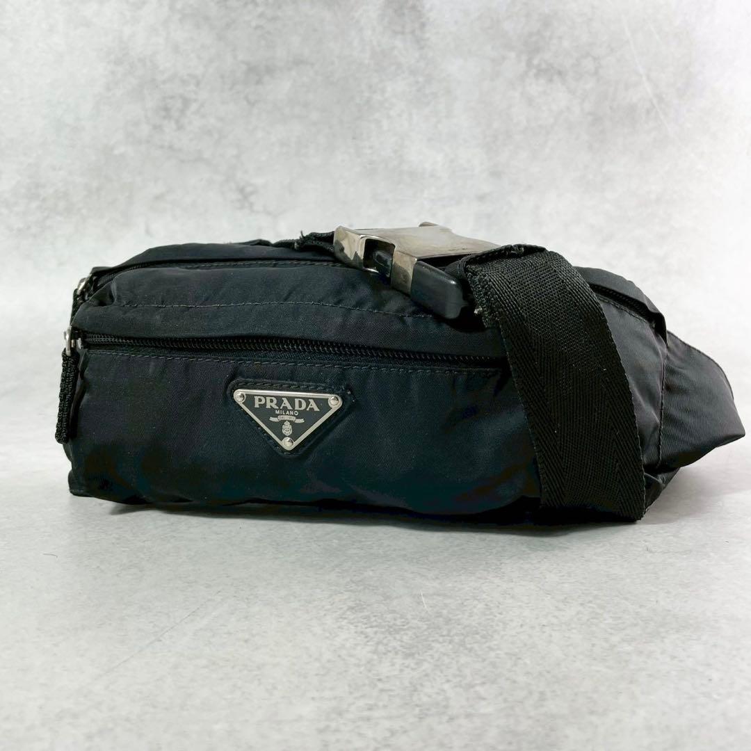 人気✨プラダ ウエストバッグ 三角ロゴプレート ナイロン 黒 ボディ