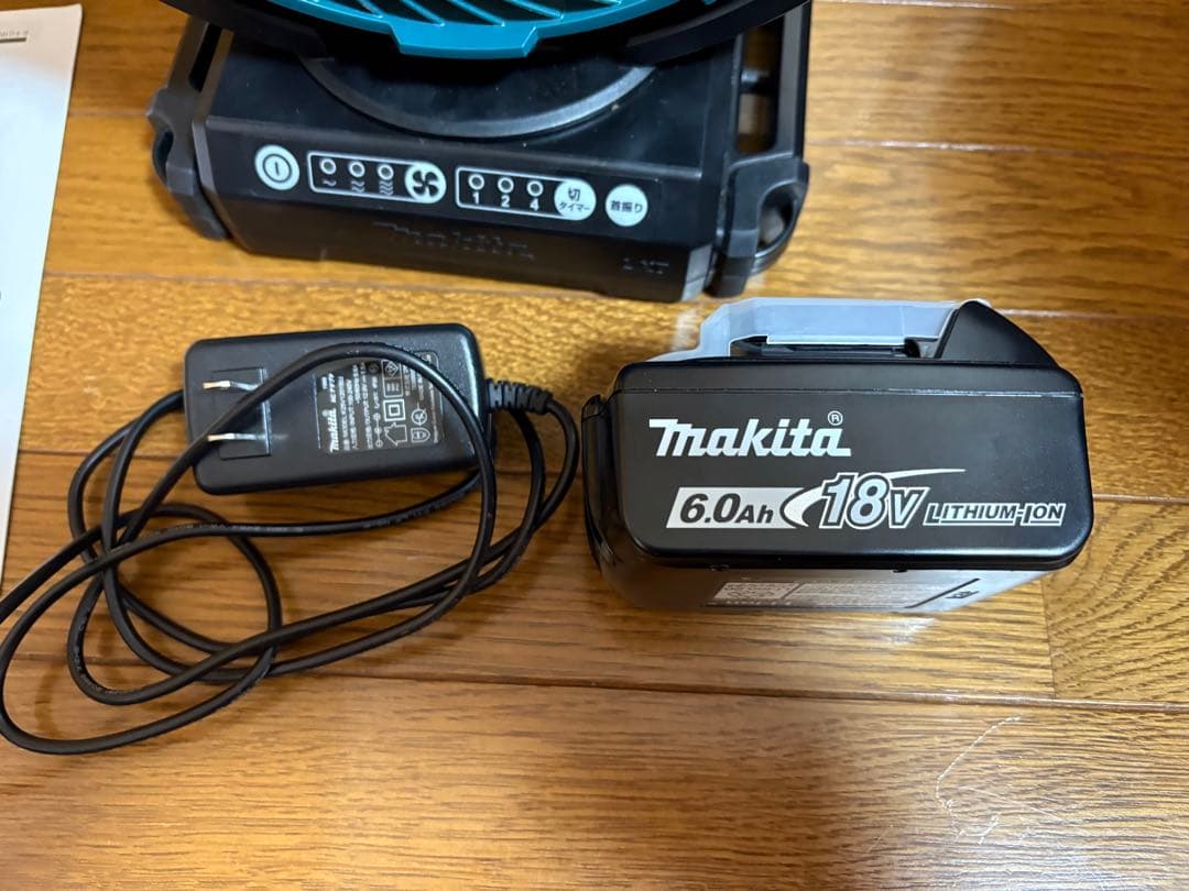 マキタ　充電式ファン CF102D