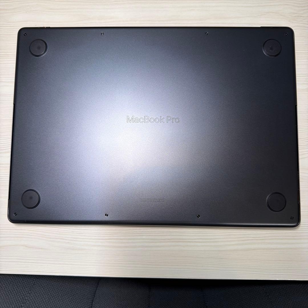 MacBook Pro M4 14(スペースブラック)