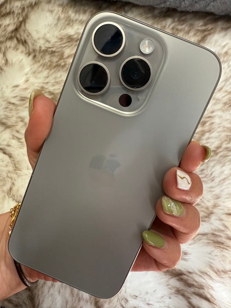 【美品】 iPhone 15 Pro★Jessrhyl Sumayang★