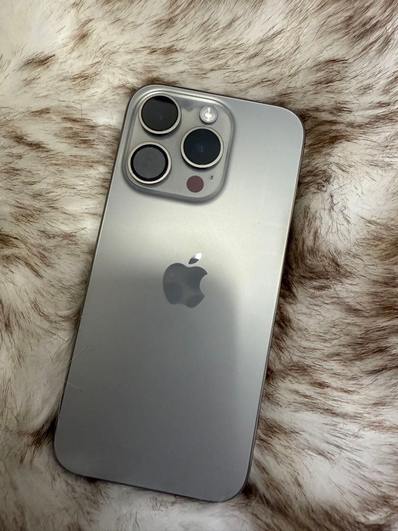 【美品】 iPhone 15 Pro★Jessrhyl Sumayang★