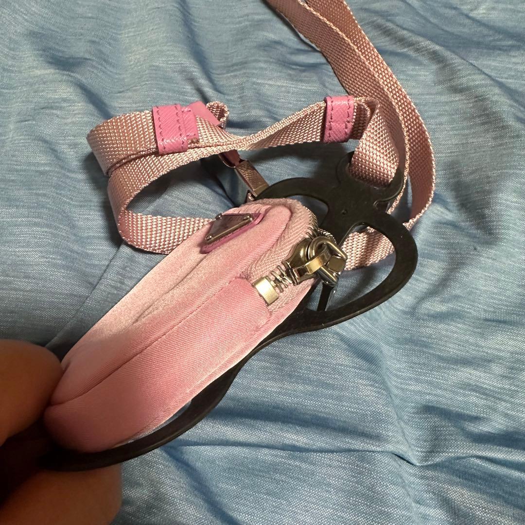 【現行品】PRADA スマートフォンショルダー 携帯ケース 三角ロゴ