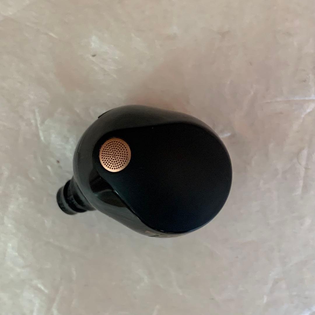 ジャンク ソニー SONY WF-1000XM5 右側のみ（R）壊れています - メルカリ