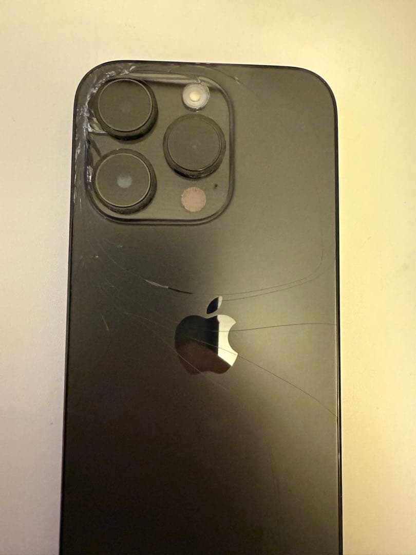 iPhone 14 Pro ブラック 黒　本体 256GB 背面割れ有り。