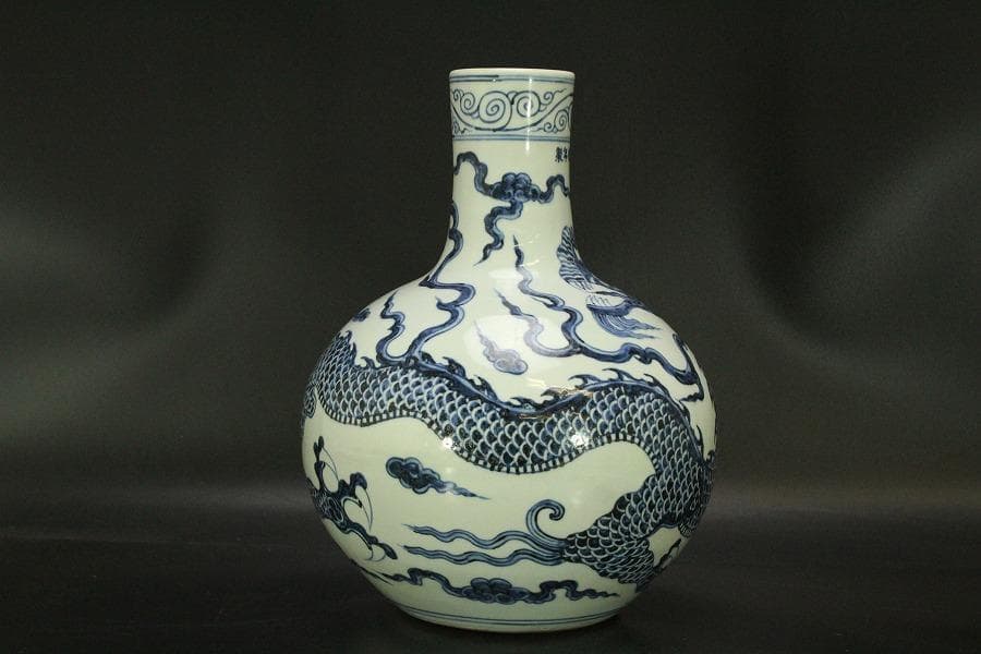 中国美術 青花 龍紋 天球瓶(A737) - メルカリ
