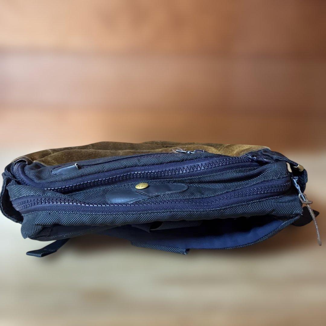 visvim ボディバッグ・ウエストポーチ ネイビー×ブラウンのスエード