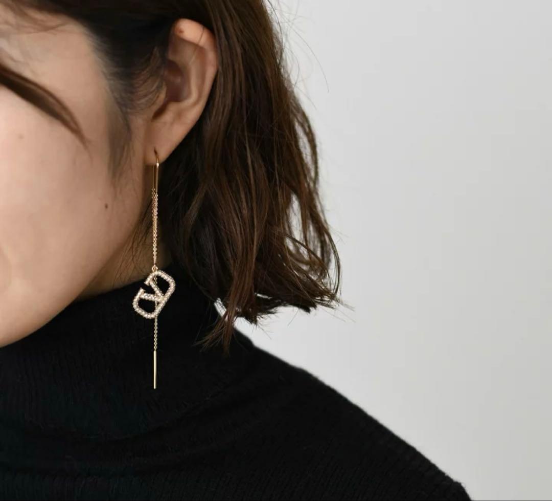 ひめみんと様専用VALENTINO v-logo signature ピアス - メルカリ