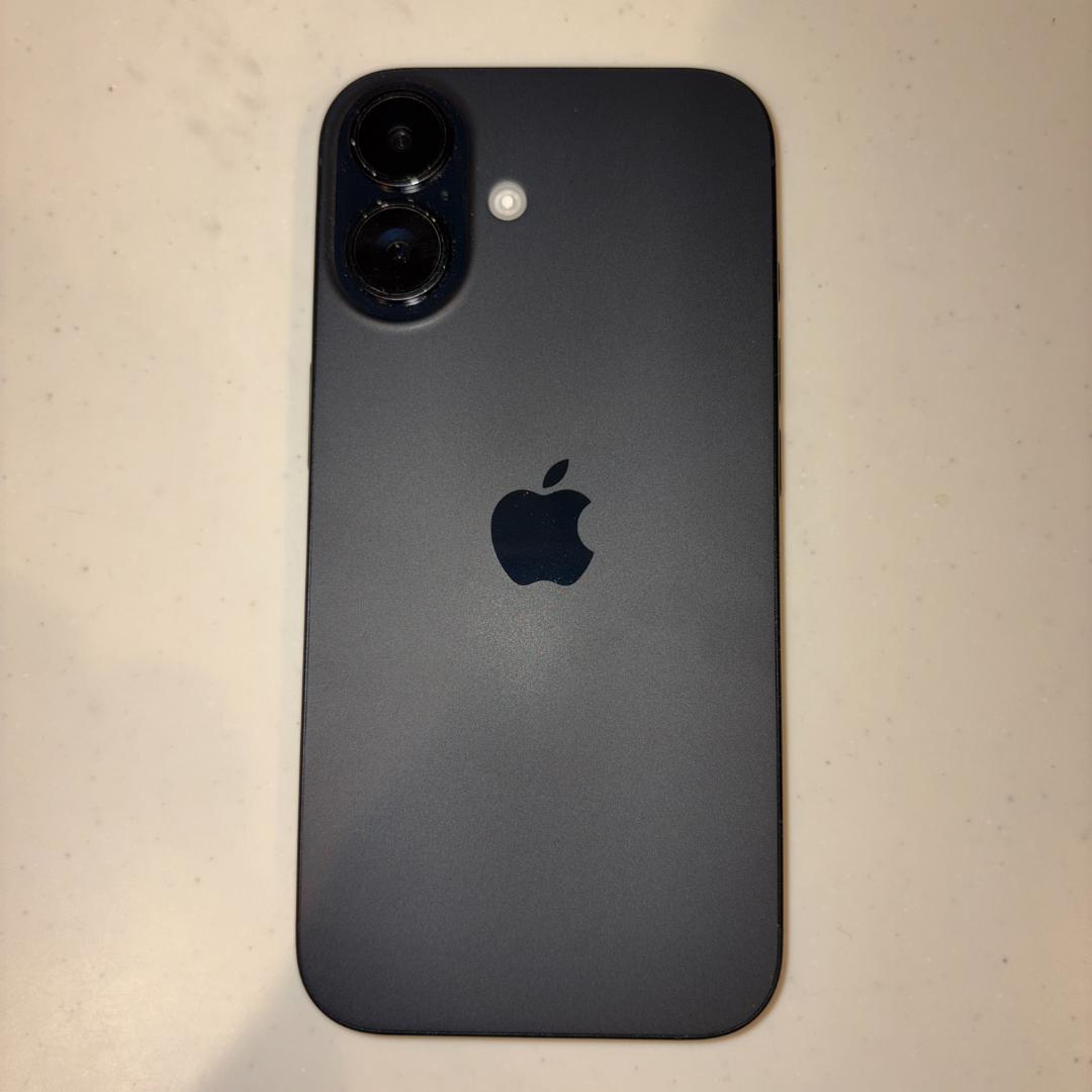 iPhone16 128GB ブラック SIMフリー 美品 付属品あり