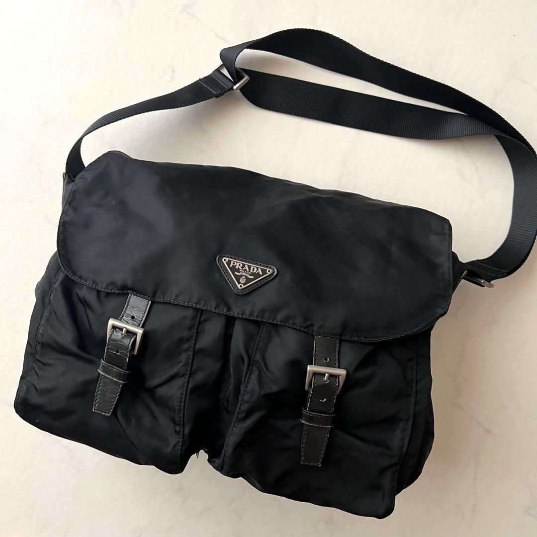 プラダ メッセンジャー ショルダーバッグ ブラック 黒 三角プレート フラップ 楽天市場】プラダ 三角ロゴプレート 斜め掛け ショルダーバッグ