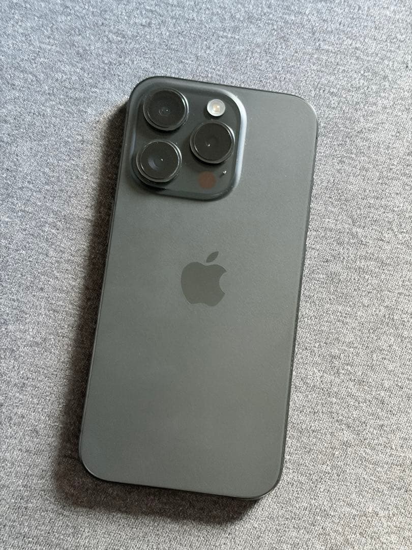 【美品】香港版 iPhone 15 Pro 128GB ブラックチタニウム