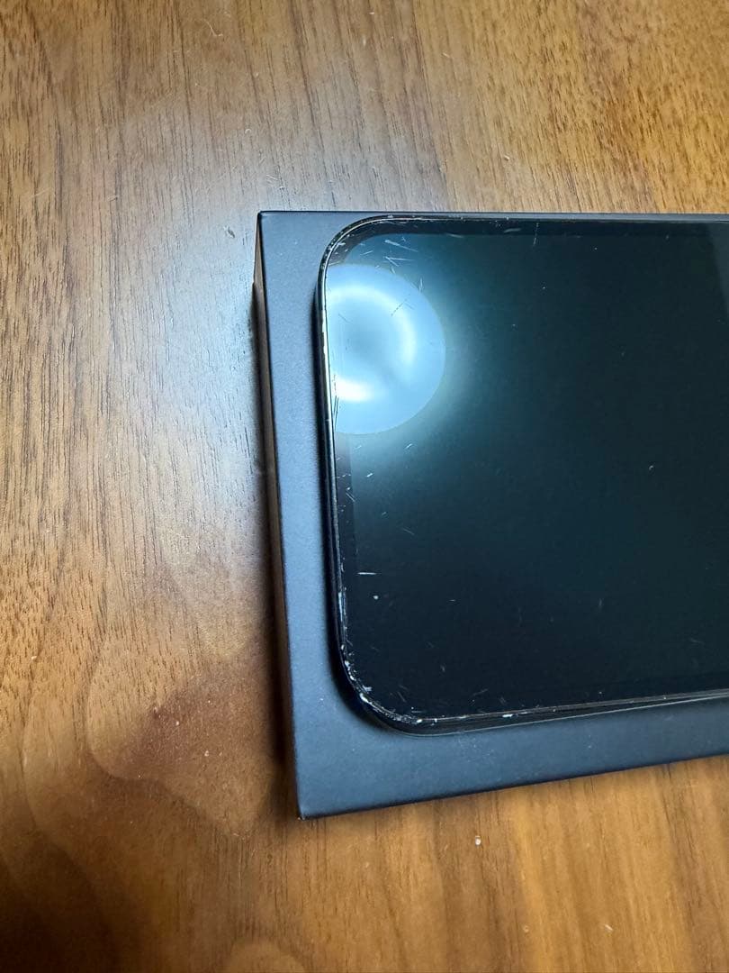 ナッカム(iPhone13Pro Max 1TB simフリー　画面割れ)