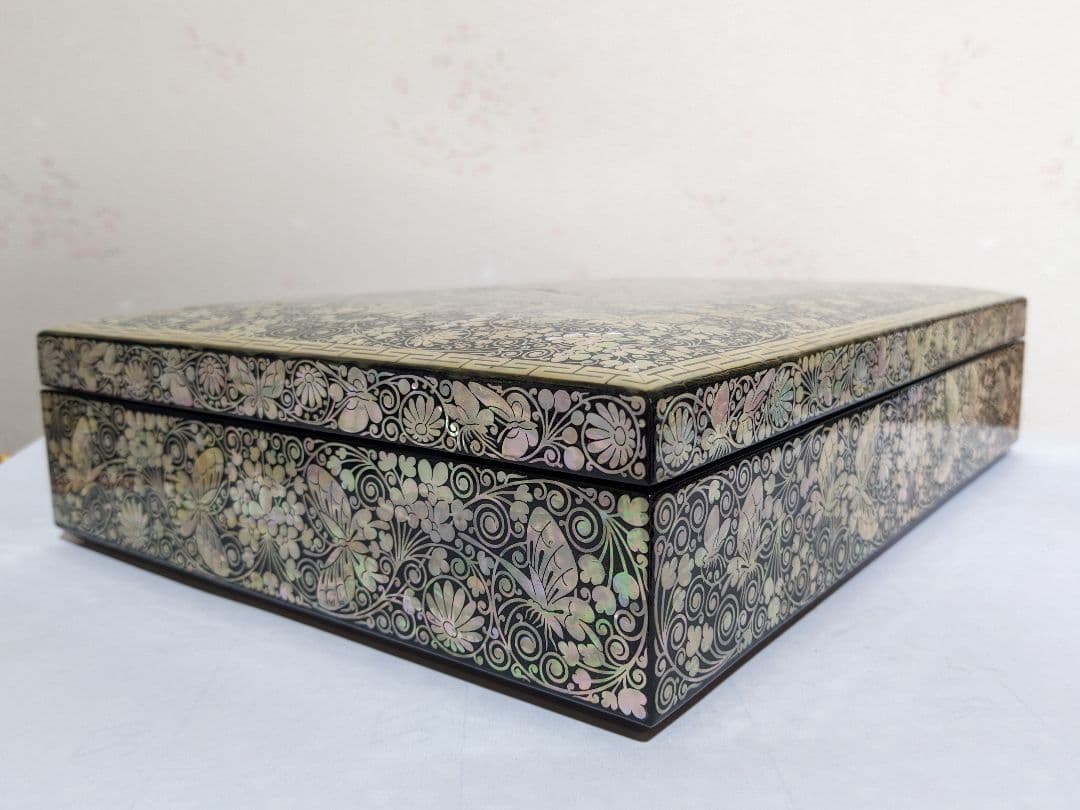 ♢木製 花唐草 蝶文様 極細密 螺鈿装飾細工 飾り箱 文箱 類