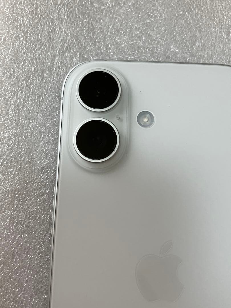 iPhone17 256GB ホワイト 充放電回数2回 Appleケア27年9月 - メルカリ