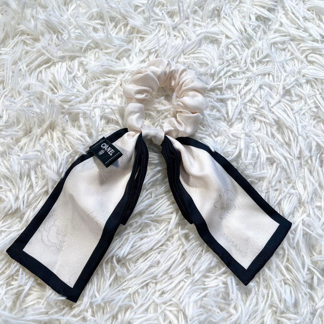 未使用級 CHANEL シャネル シュシュ リボン カメリア オフホワイト
