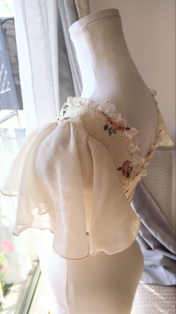 Ｓ～Ｍサイズ／秘密の花園に咲く可憐なピンクの薔薇が可愛いアイボリー娘役レオタード