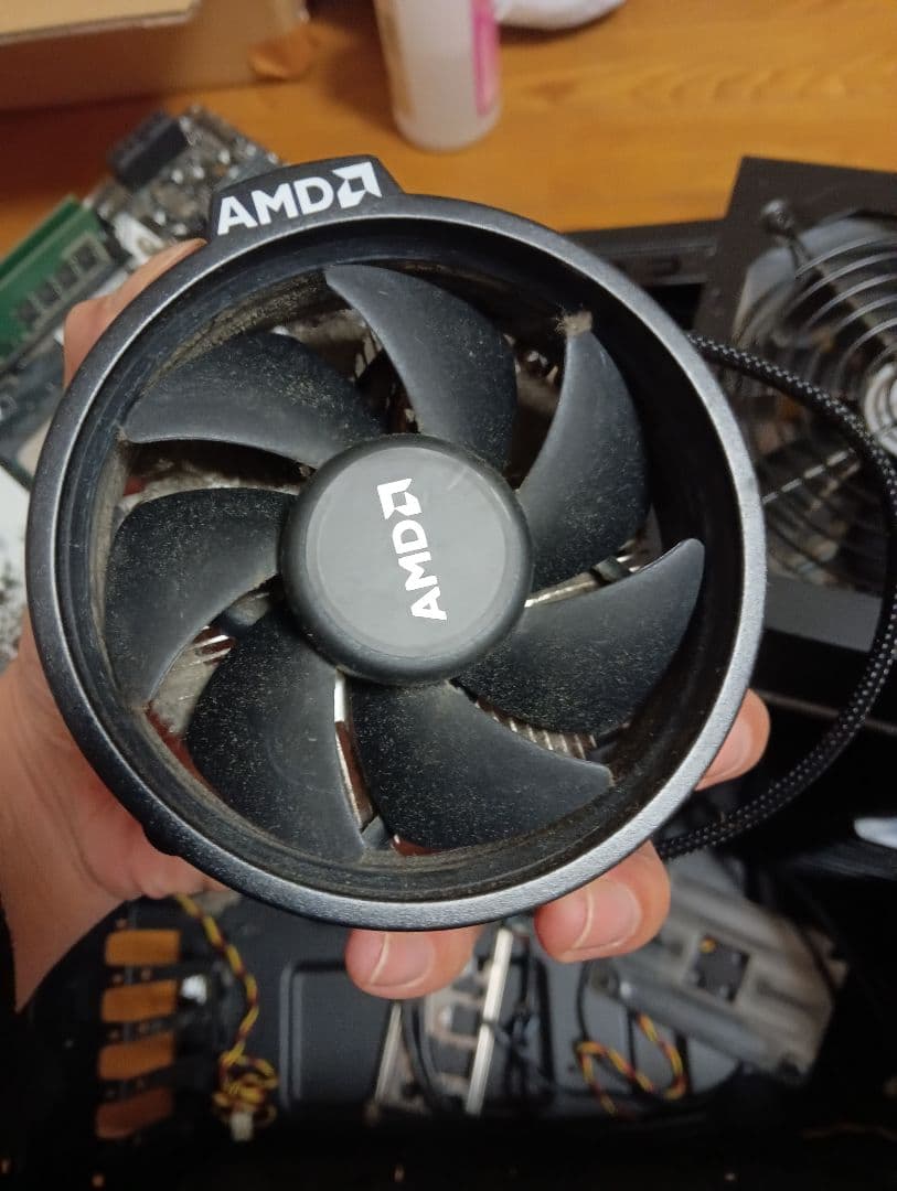 ジャンクパソコンの残骸　全く使えるかどうか分かりません