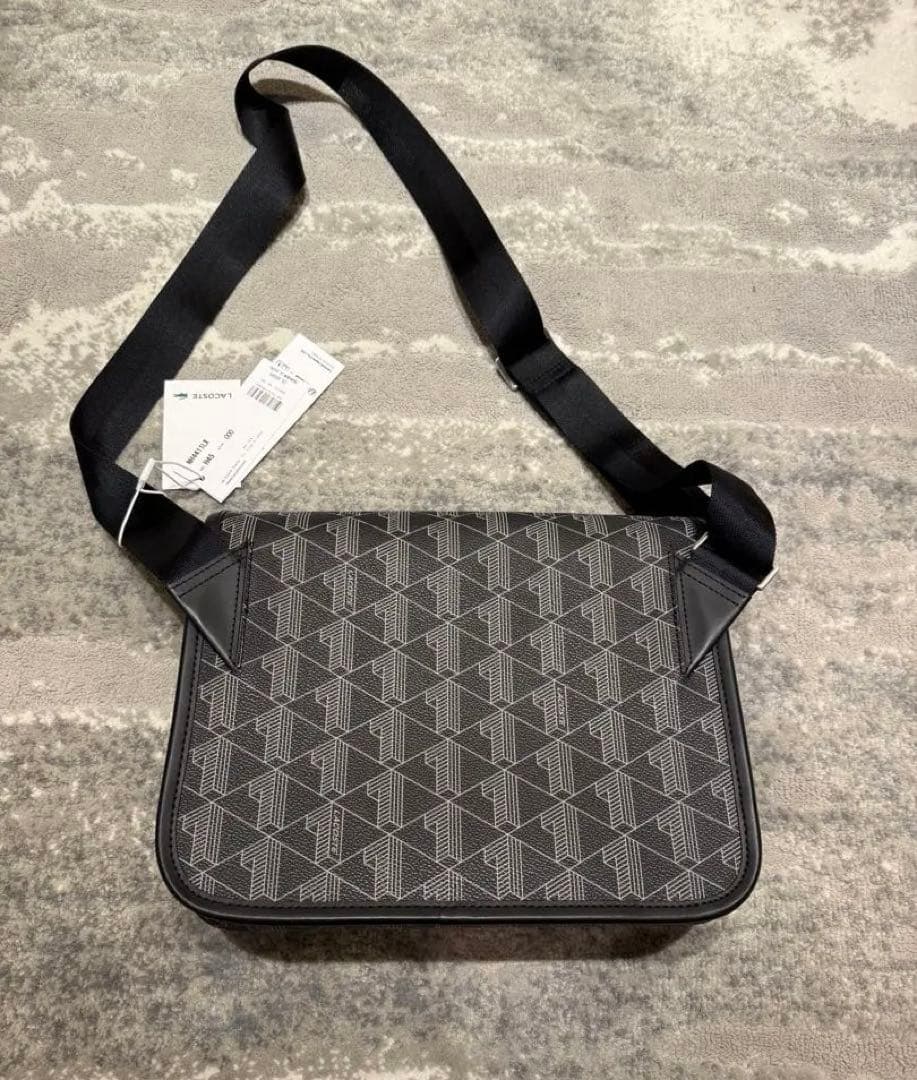 【超美品】新品　LACOSTE 幾何学模様 ショルダーバッグ《保存袋付き》