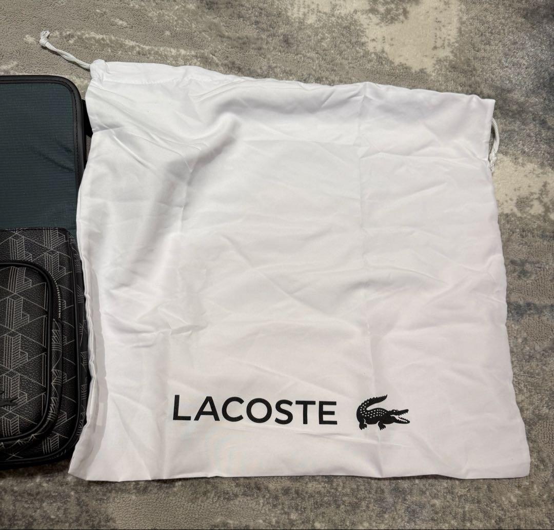 【超美品】新品　LACOSTE 幾何学模様 ショルダーバッグ《保存袋付き》
