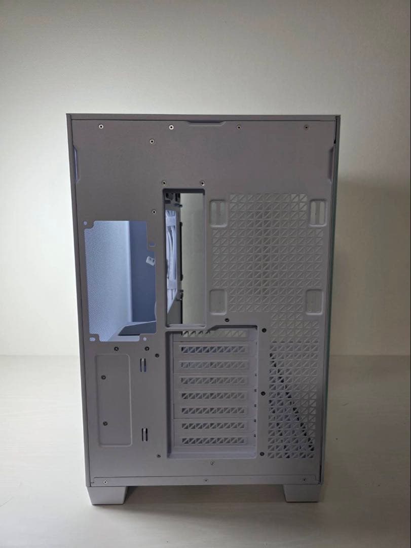 E-ATX フルタワーPCケース Constellation C8 White