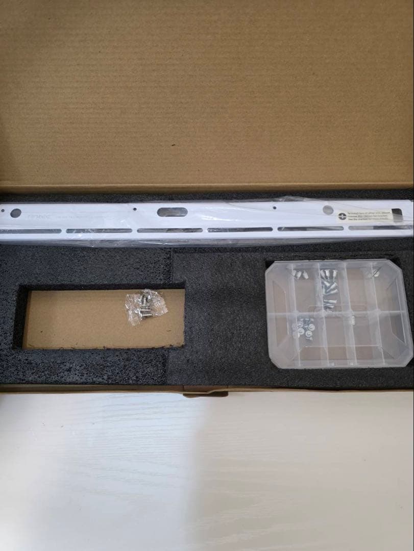 E-ATX フルタワーPCケース Constellation C8 White