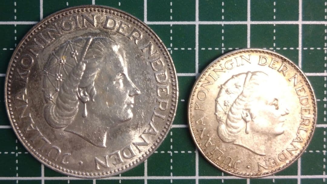 オランダ 旧貨幣 2.5 1959年と1ギルダー 1963年 銀貨 2枚セット - メルカリ