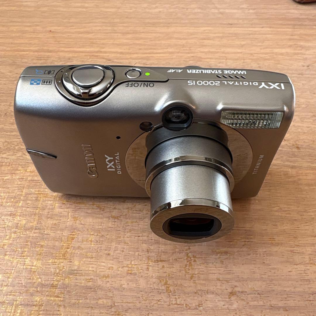 Canon IXY DIGITAL 2000 IS 【端子カバー破損】