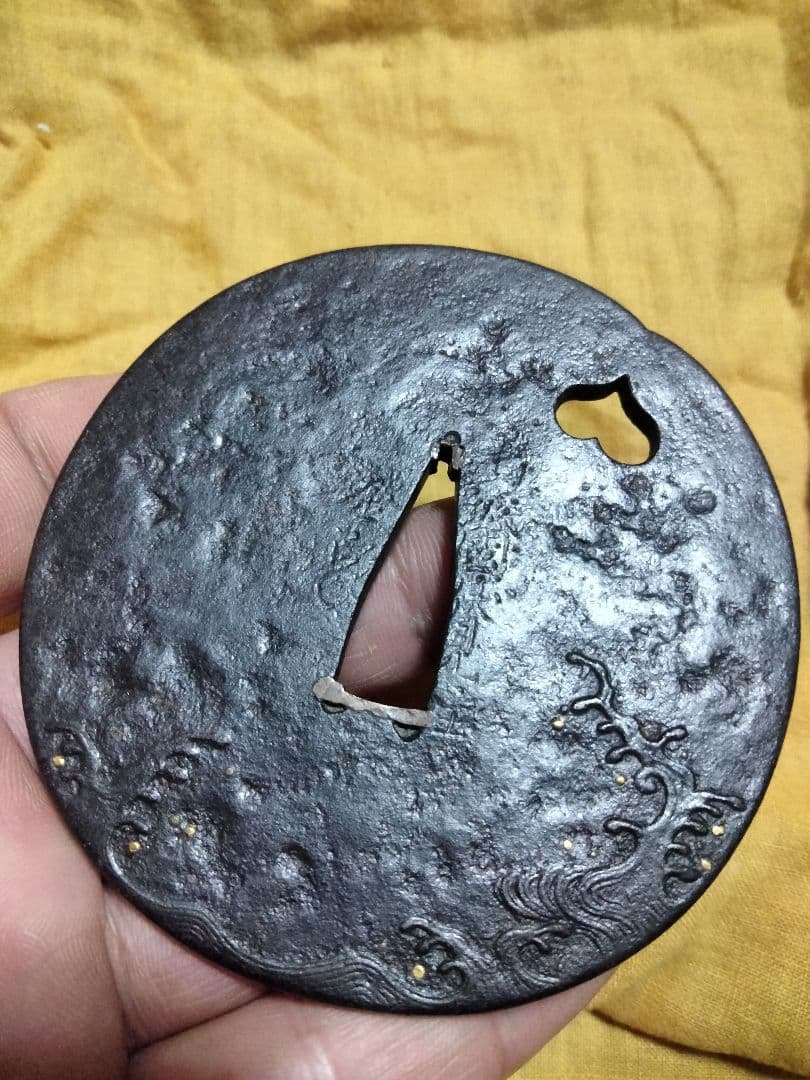 鉄地大鍔 鐔 (山城国伏見住金家 波濤に猪目図) 江戸時代 後代金家 無櫃