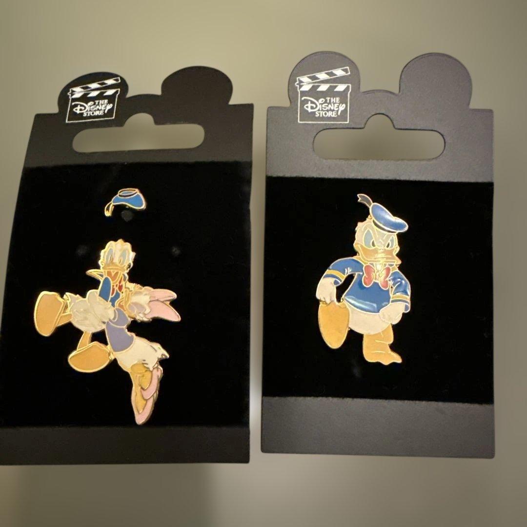 ⑦ディズニーストア ドナルドダック・デイジーダック ピンバッジセット