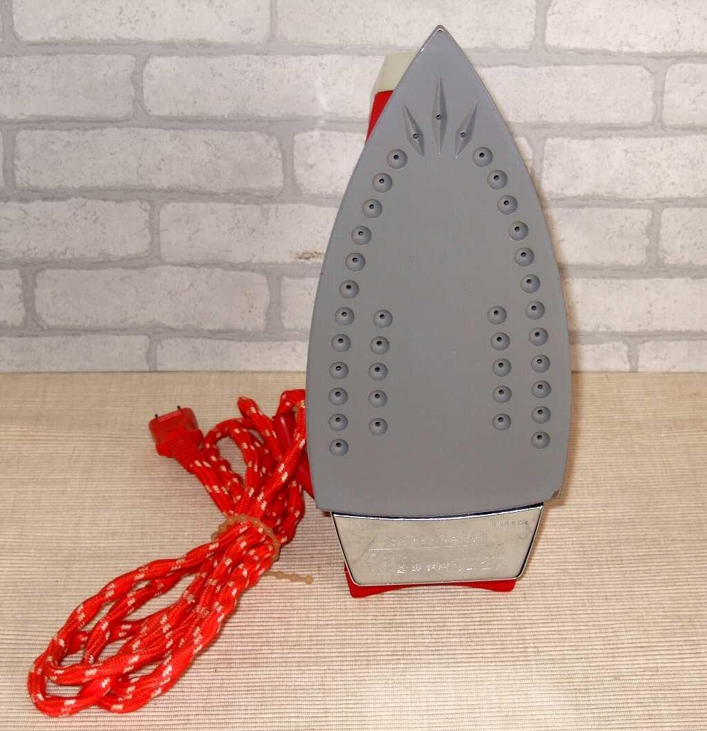 ナショナル 昭和レトロな赤いスチームアイロン NI-6000