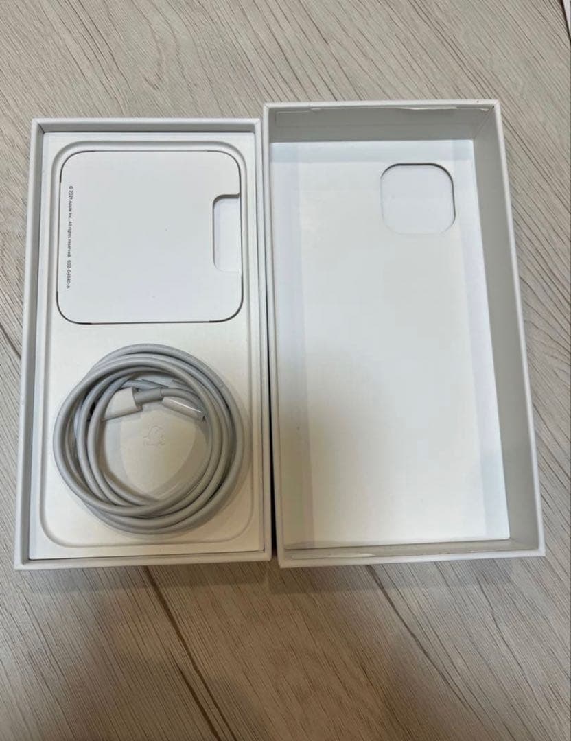 Apple iPhone 13 レッド 本体　バッテリー100%