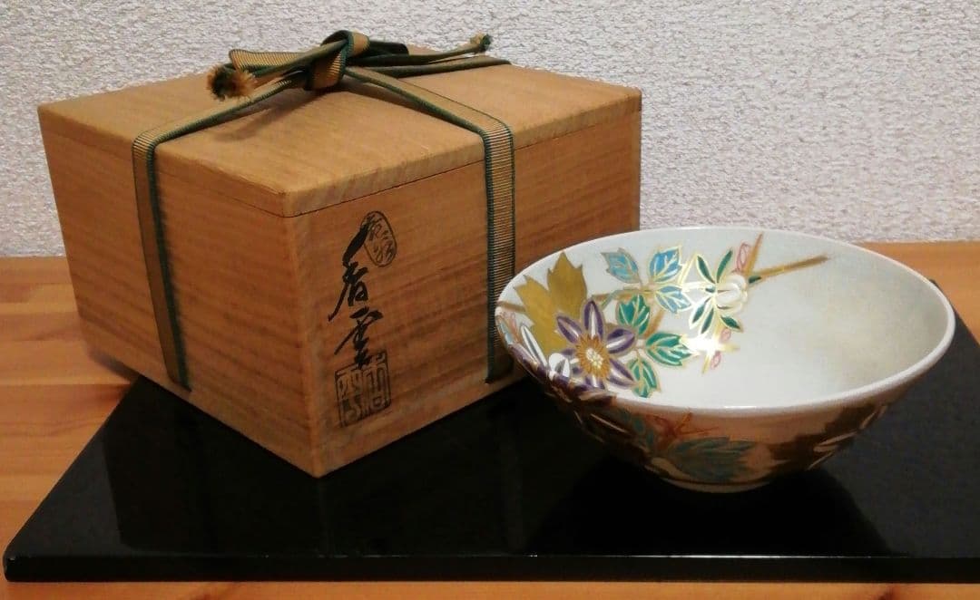 宮川香雲作　竜谷焼　色絵　花図　茶碗　共箱　共布　栞付　茶道具 竜谷窯 宮川 香雲 色絵 金彩 秋草花文 茶碗 : 古美術植松 - 通販