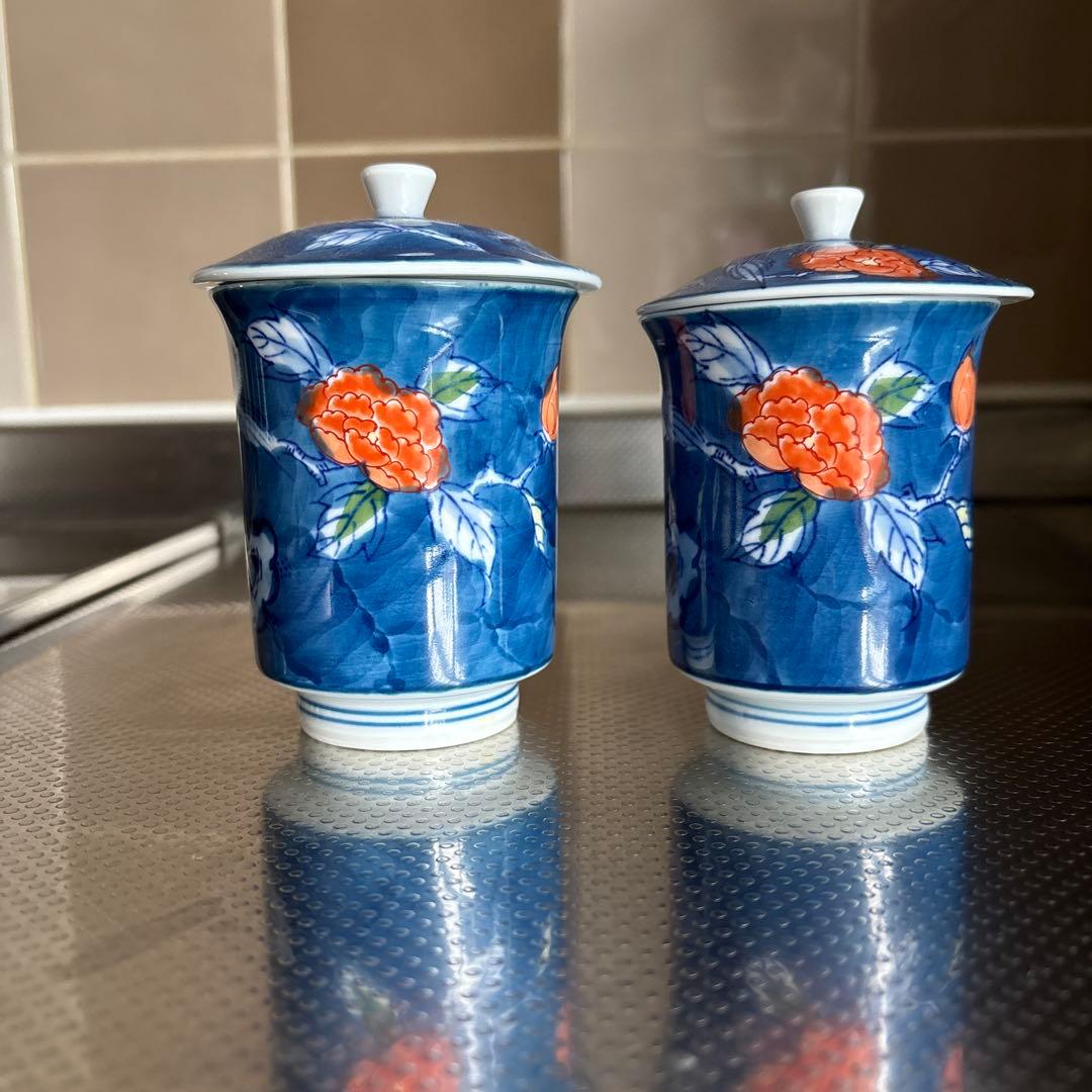 有田焼【源右衛門窯印】青色の花模様の蓋付き湯飲み2個セット - メルカリ