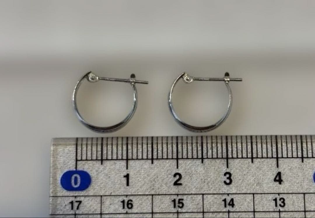 non 様】pt900 プラチナ フープピアス 3mm 13mmペア 即日発送 - メルカリ