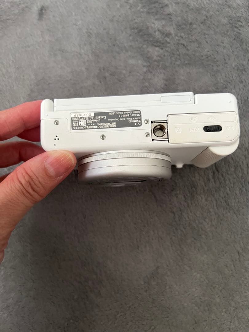 SONY zv1白　グリップ黒付き