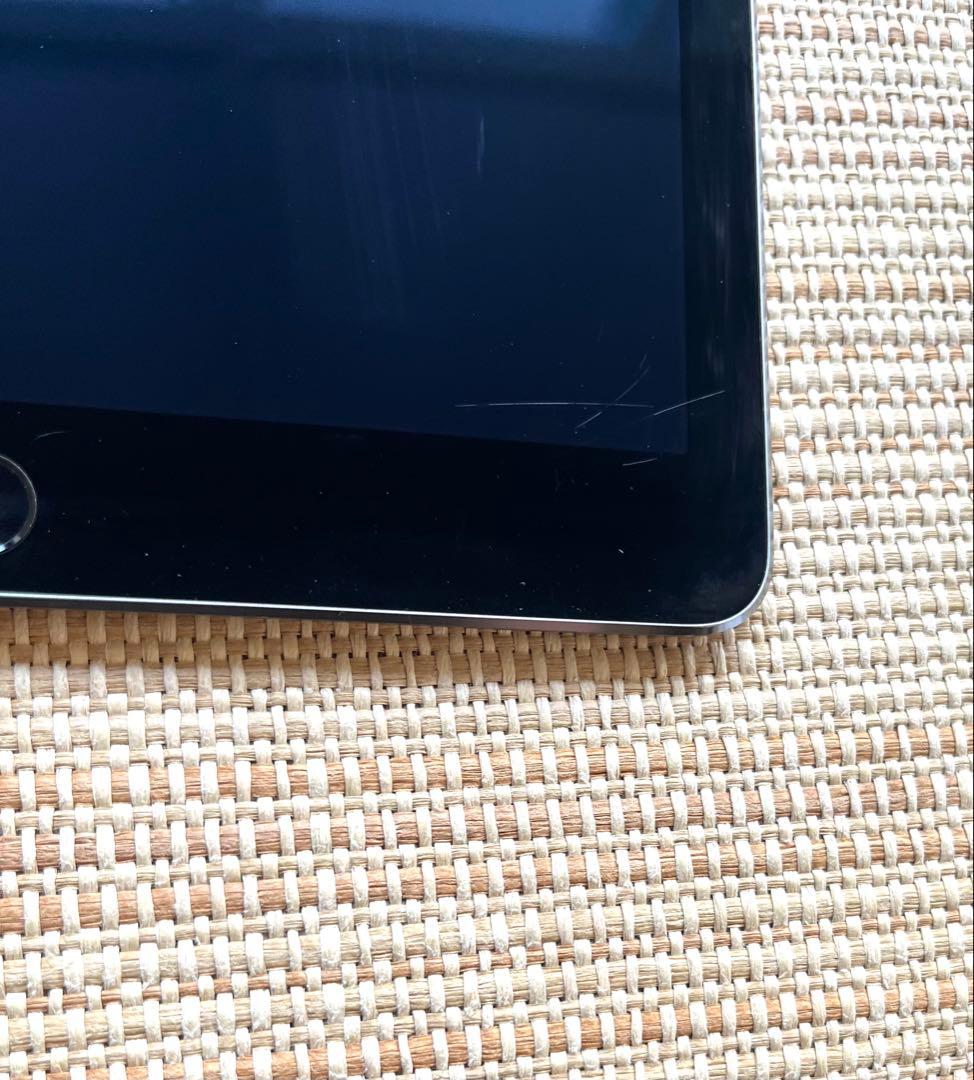 iPad Air2 バッテリー98% 16G wifi+cellular