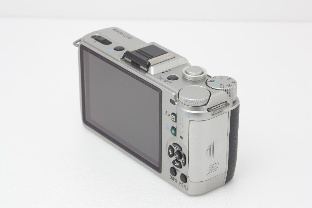 【良品】ペンタックス PENTAX Q10 ボディ シルバー 完動品 #353a