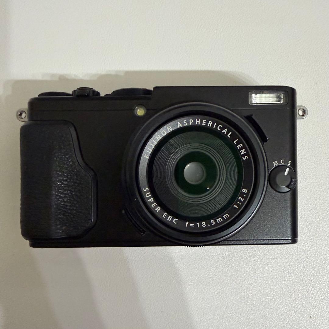 わ*ん様 [訳アリ]X70 富士フイルム コンパクトデジタルカメラ Amazon.co.jp: Fujifilm X70 Digital Camera, sliver : Electronics