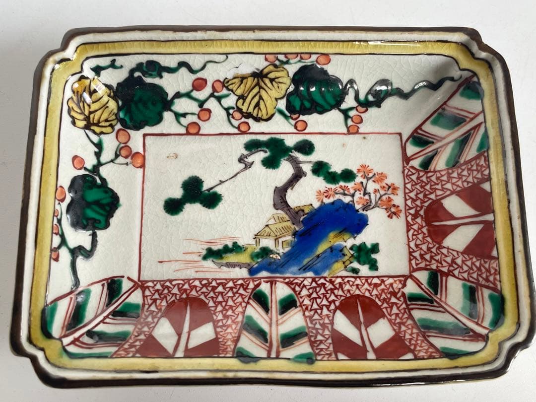 骨董 アンティーク 色絵九谷 苫屋 矢羽 野葡萄 隅入角皿 小皿 古伊万里