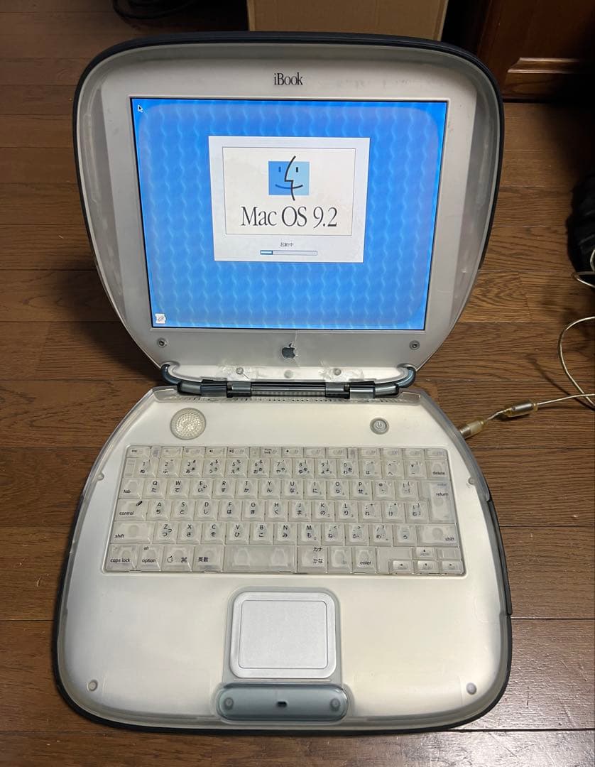 Apple iBook クラムシェル Vintage Apple Tangerine Clamshell iBook G3 300mhz Orange AC100V