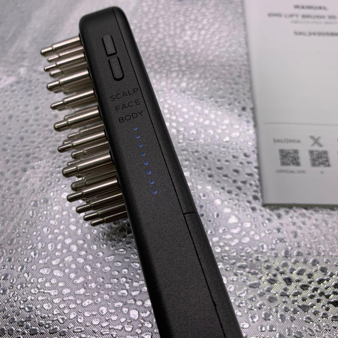 Q3851 SALONIA EMS リフトブラシ 3Dケア (美顔器)