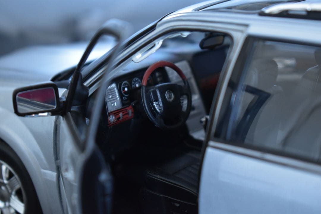 1/18 Welly リンカーン ナビゲーター サスペンション可動 - メルカリ